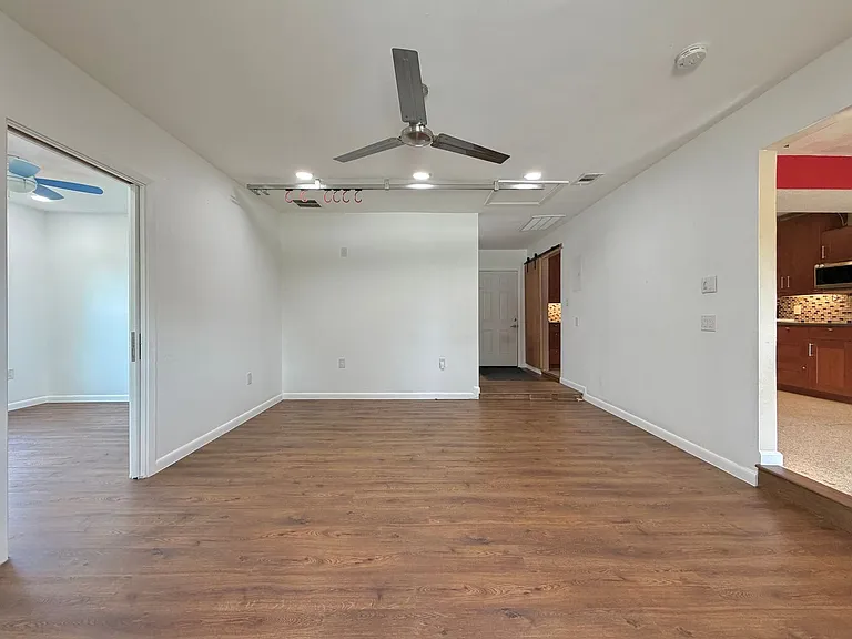7103 Twin Crest Dr — Photo 12