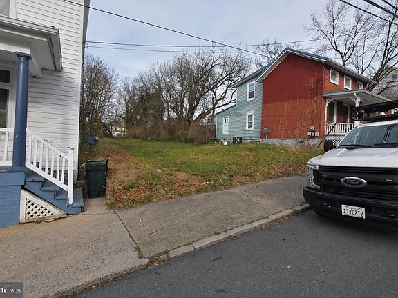 5th image of 323 E Burke St