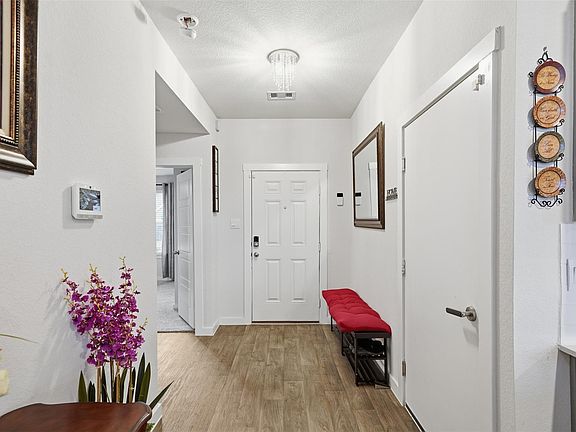 3rd image of 318 Merriman Rd