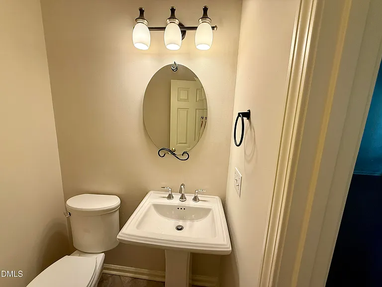 110 Palmer Meadow Ct — Photo 10