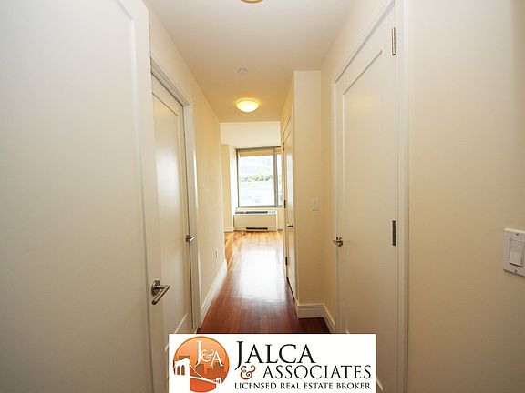 3rd image of 30 West St APT Ph3b