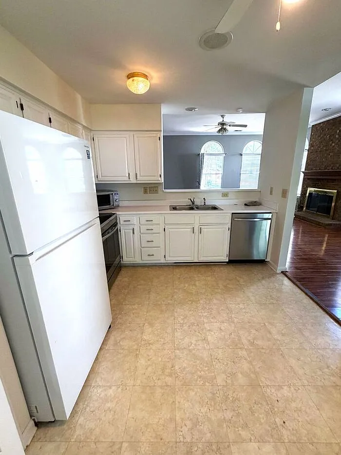 3 bed, 2.0 bath, 1562 sqft, $2,150 — Photo 4