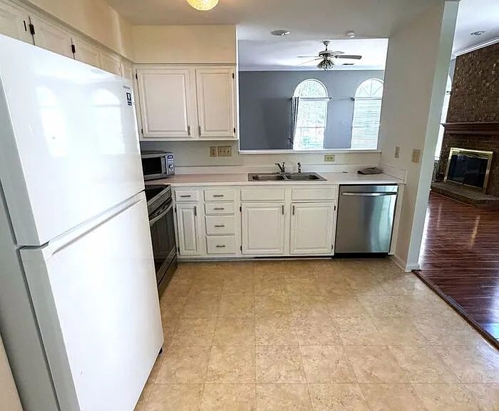 900 Gretna Green Dr — Photo 4