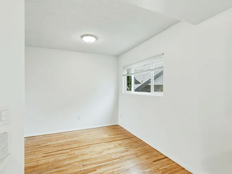 Loytan Street — Photo 11