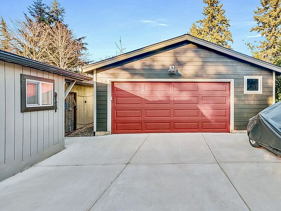 3rd image of 11821 SE Yamhill St