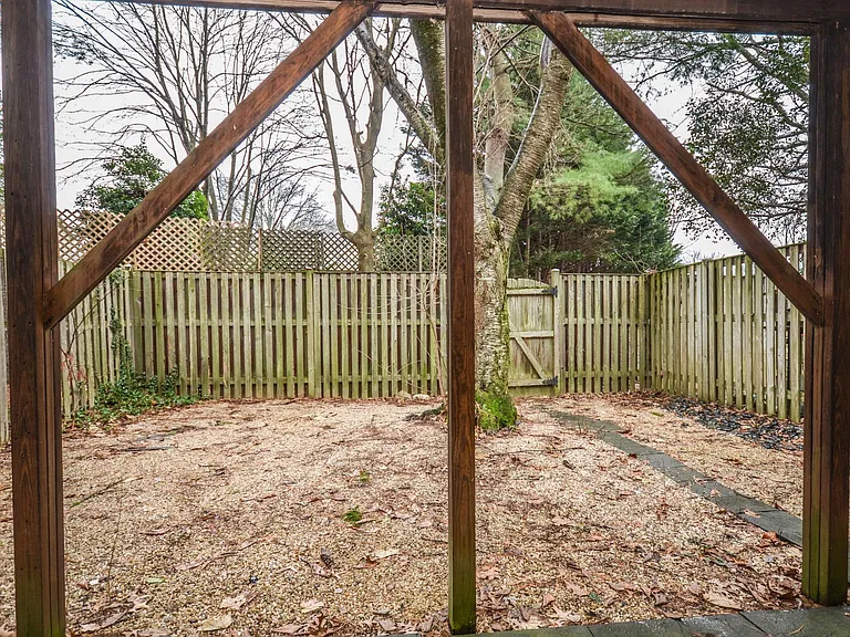 27 Cross Country Ct — Photo 32