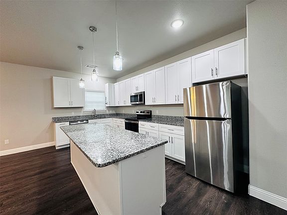 4th image of 2415 San Gabriel Dr