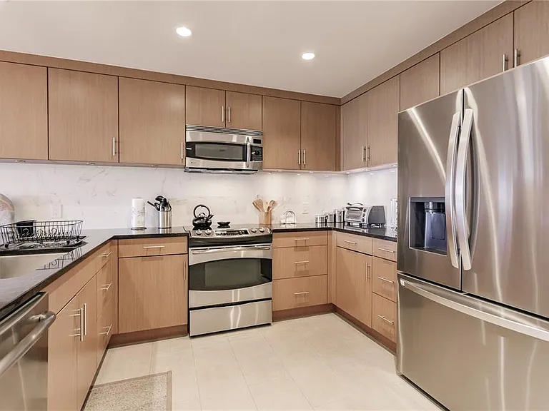 1200 E Peppertree Ln #402 — Photo 4