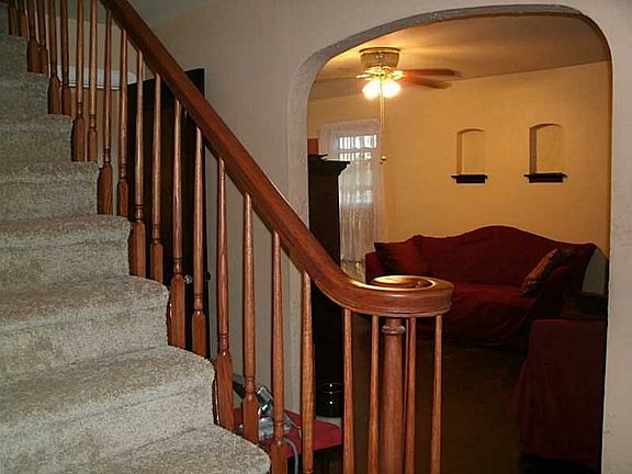 2nd image of 131 Lynnwood Ave
