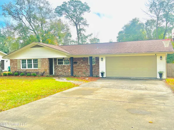 4 Poplar Cir, Gulfport, MS 39507
