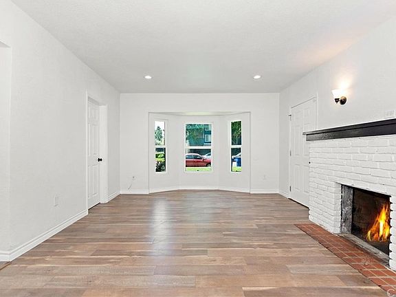4th image of 3007 Leroy St