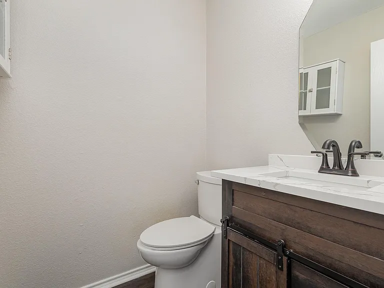 1121 Charlotte Dr — Photo 23