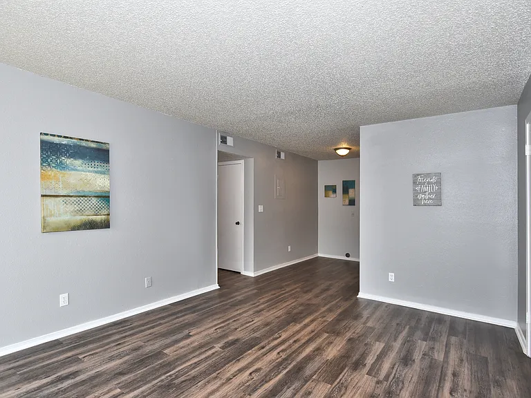 Shady Hollow Apartments — Photo 19