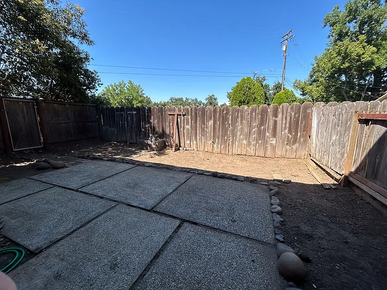 1748 Neal Dow Ave — Photo 15