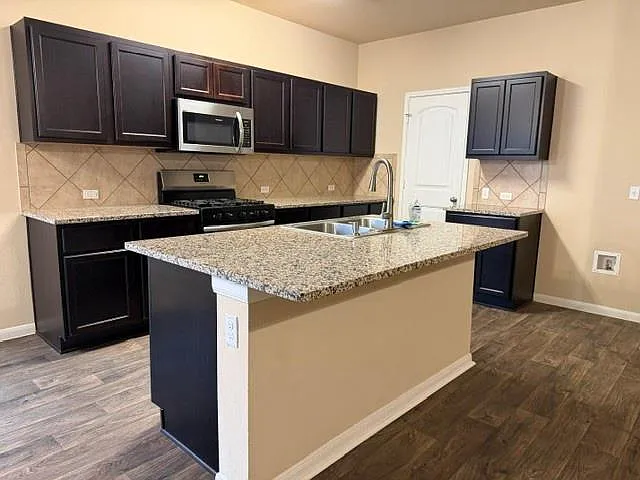 226 Hess Dr — Photo 2