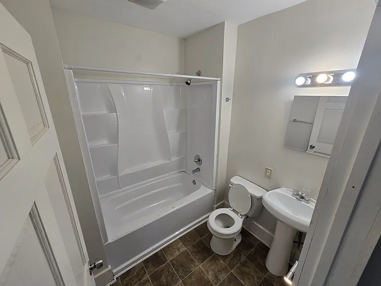 598 Talbot Ave — Photo 3