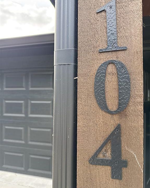 1st image of 104 Chloe Dr