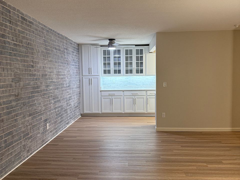Living Room Looking Into The Kitchen