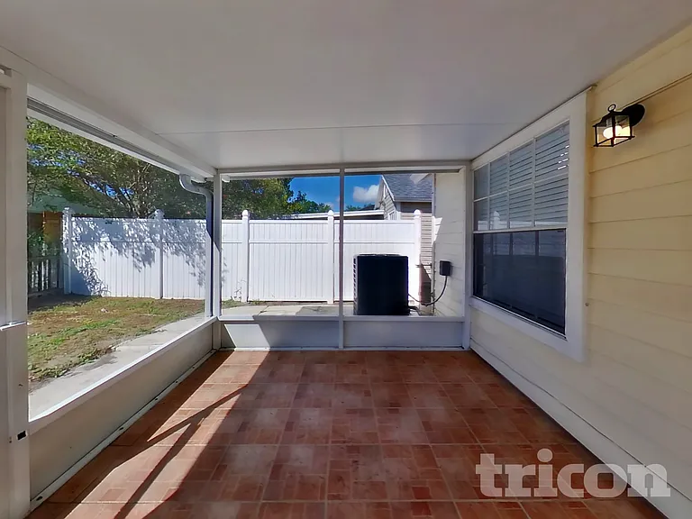 1623 Chatham Cir — Photo 13