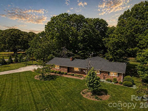 2nd image of 270 Lewis Ferry Rd
