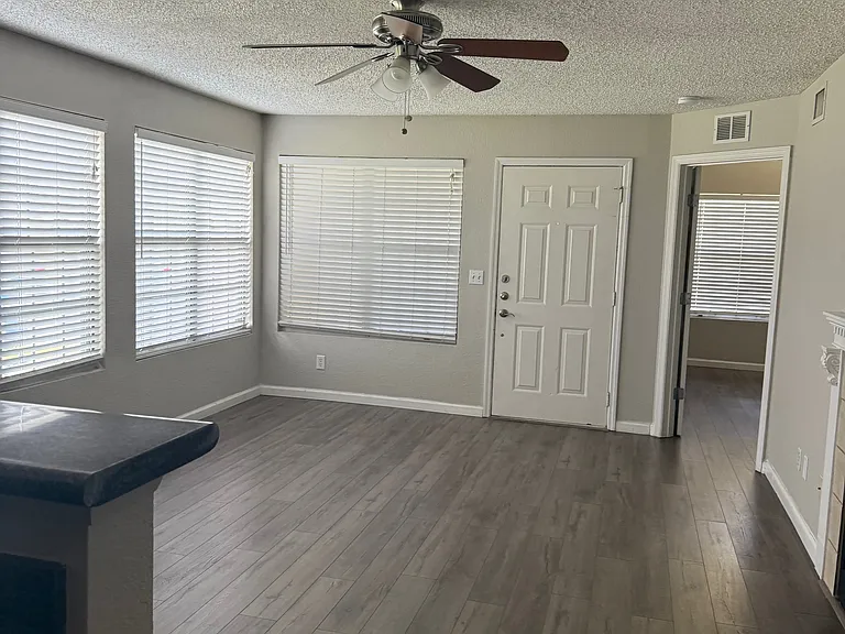 385 Woodside Dr — Photo 20