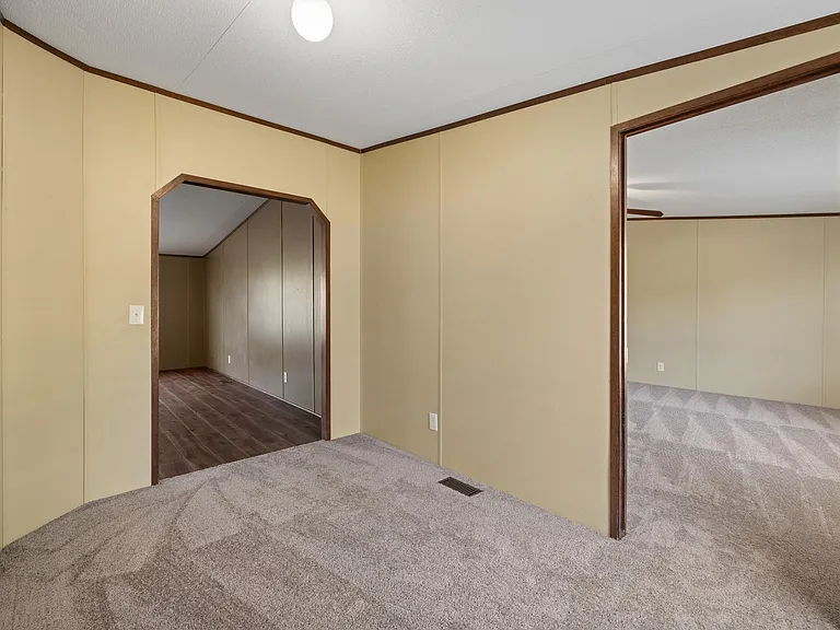 105 Jordan Dr — Photo 14