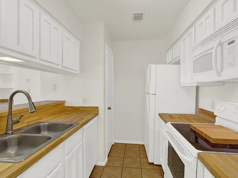 1202 Thorpe Ln #701 — Photo 14