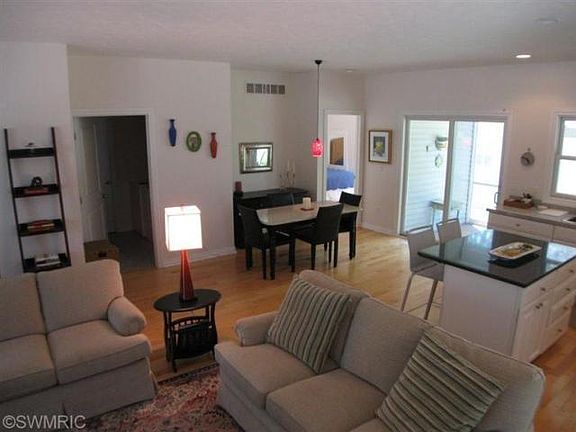 5th image of 486 Summer Grove Dr