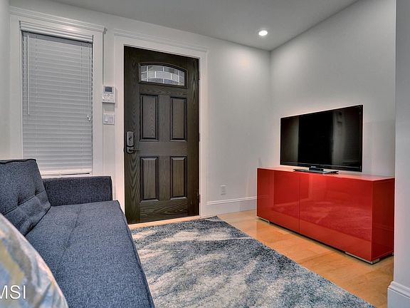 4th image of 666 Bay St #A