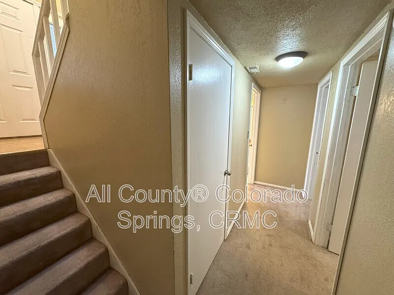 931 Kings Crown Rd — Photo 22