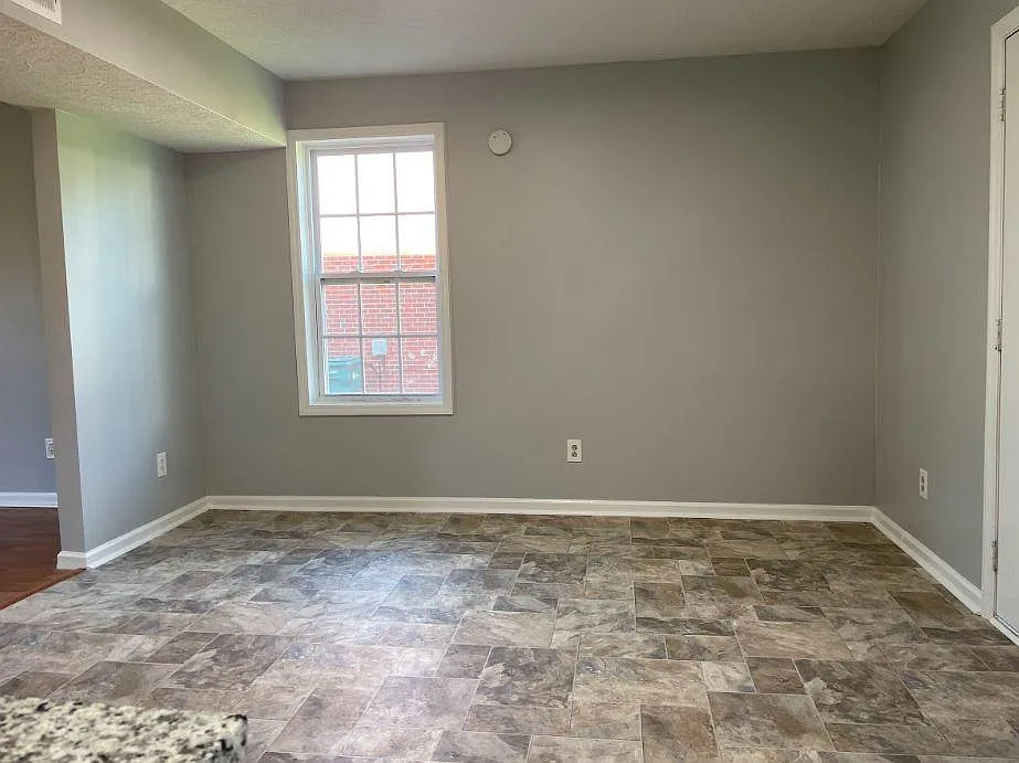 1686 Classic View Dr — Photo 4