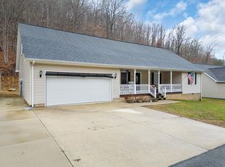 126 Stoney Brook Dr, Van Lear, KY 41265