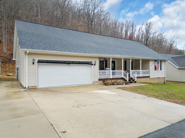 126 Stoney Brook Dr, Van Lear, KY 41265