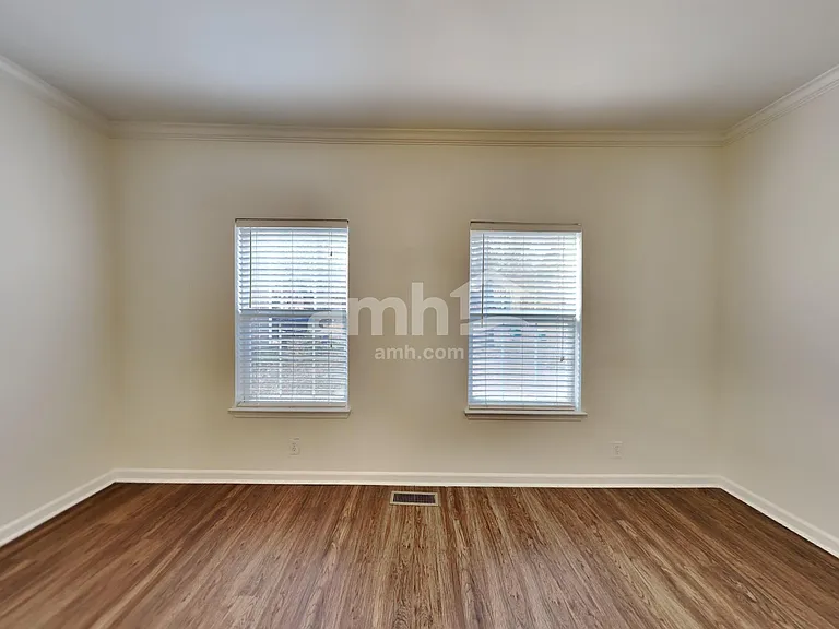 1502 Halifax Dr — Photo 11