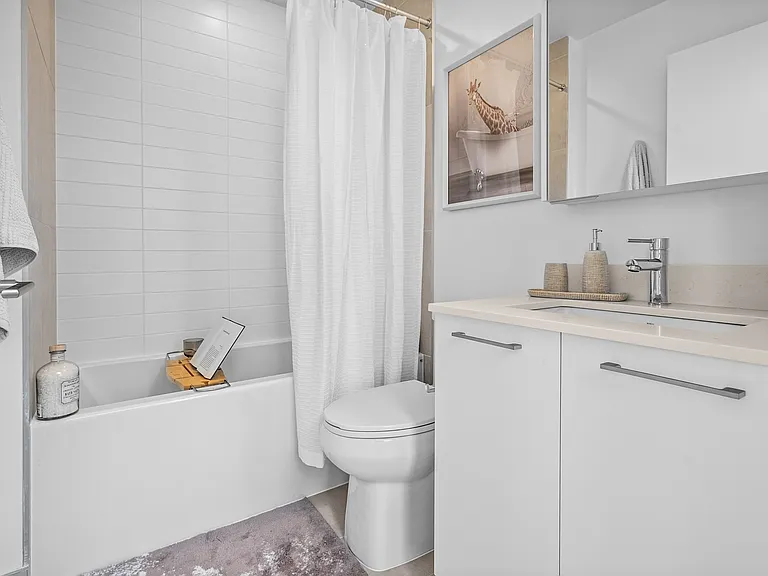 101 Roehampton Ave — Photo 36