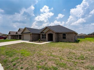 305 Pin Oak St, Gentry, AR 72734