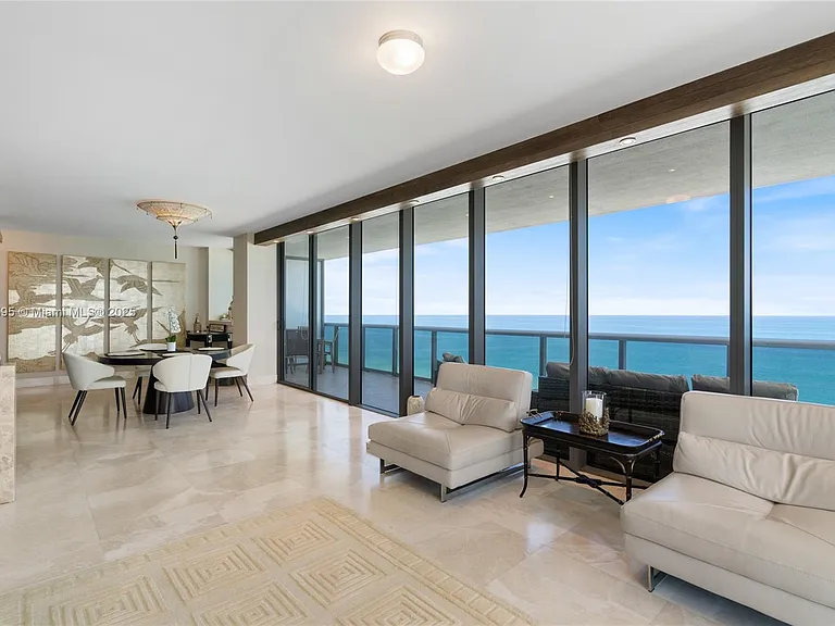 5875 Collins Ave #1902 — Photo 16