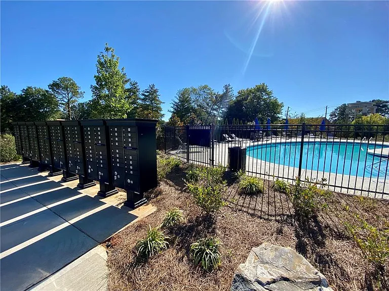 435 Ashbury Dr — Photo 23