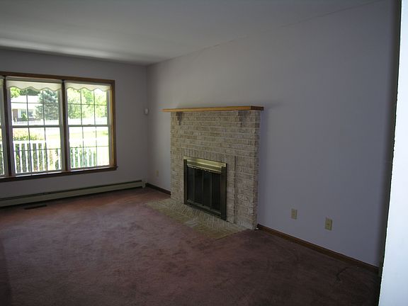 5th image of 16 Cedar Knoll Ln