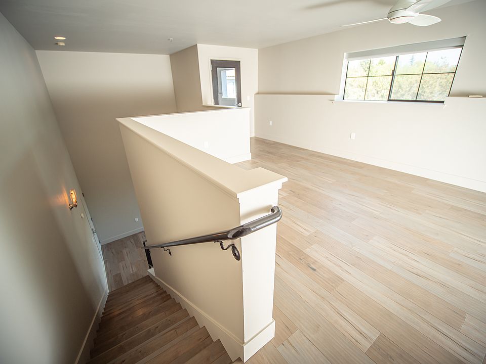 Bright Open Loft Bedroom with Balcony