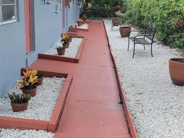 6233 Dawson St #1, Hollywood, FL 33023