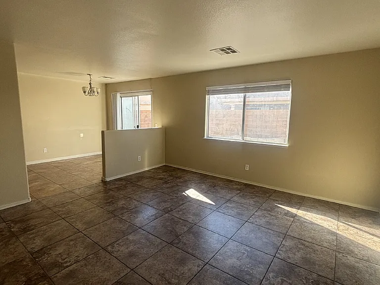 709 Spotted Eagle St — Photo 3