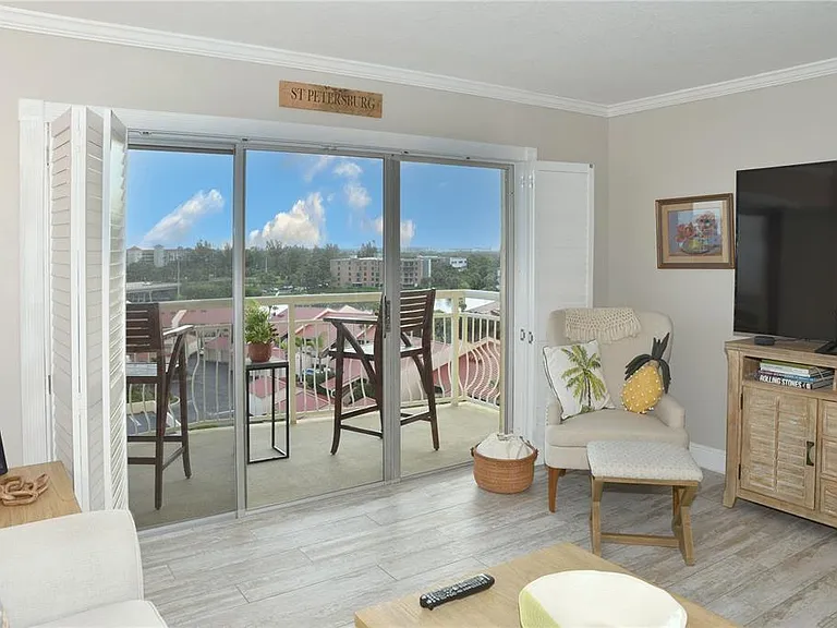 4900 Brittany Dr S #811 — Photo 11