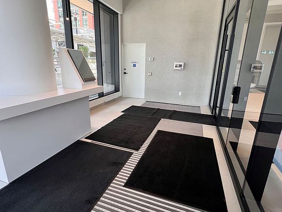 5th image of 2075 Lakeshore Rd #2509