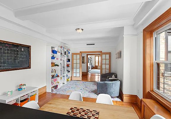4th image of 215 W 88th St APT 10H