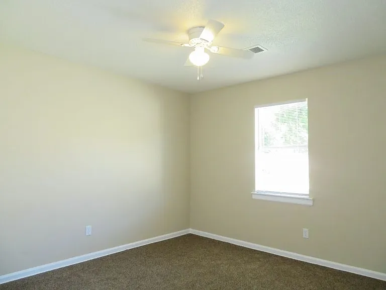 1423 Ledger Rd — Photo 3