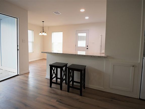 2nd image of 5424 Pine St
