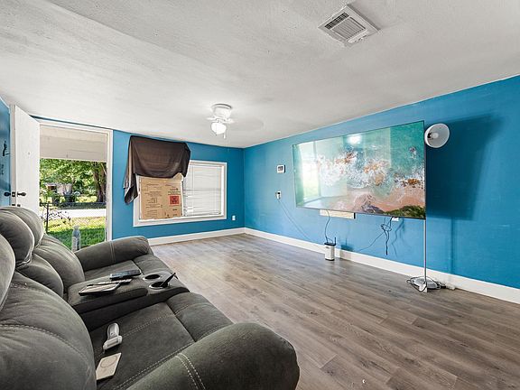 4th image of 211 Arcadian Dr