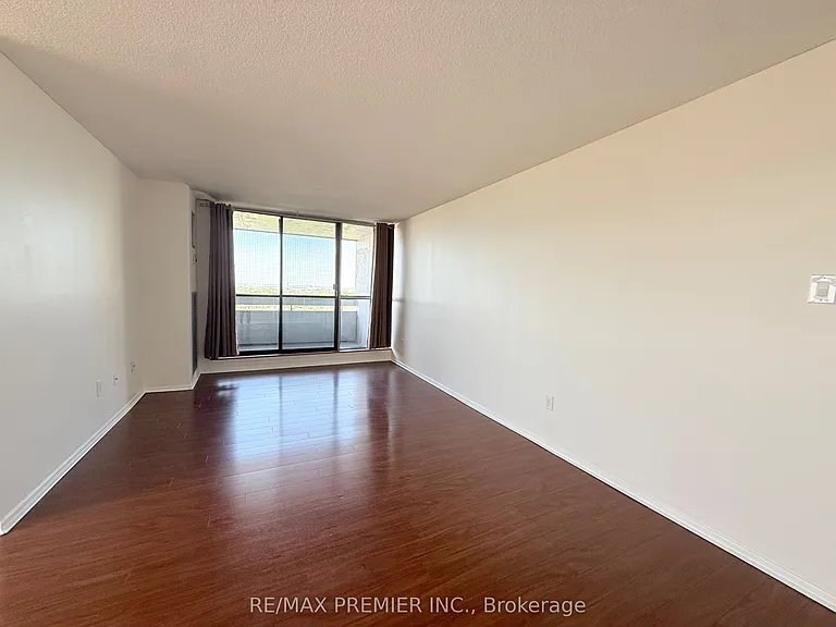 15 Kensington Rd #1011 — Photo 4