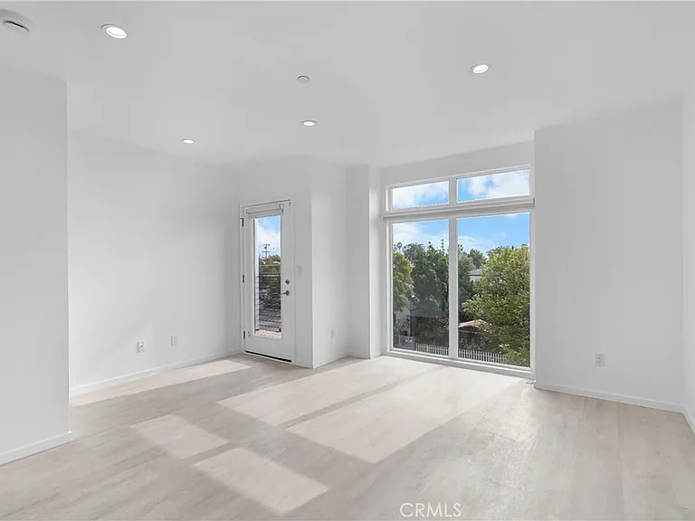 6009 1/2 Barton Ave #6009 — Photo 8
